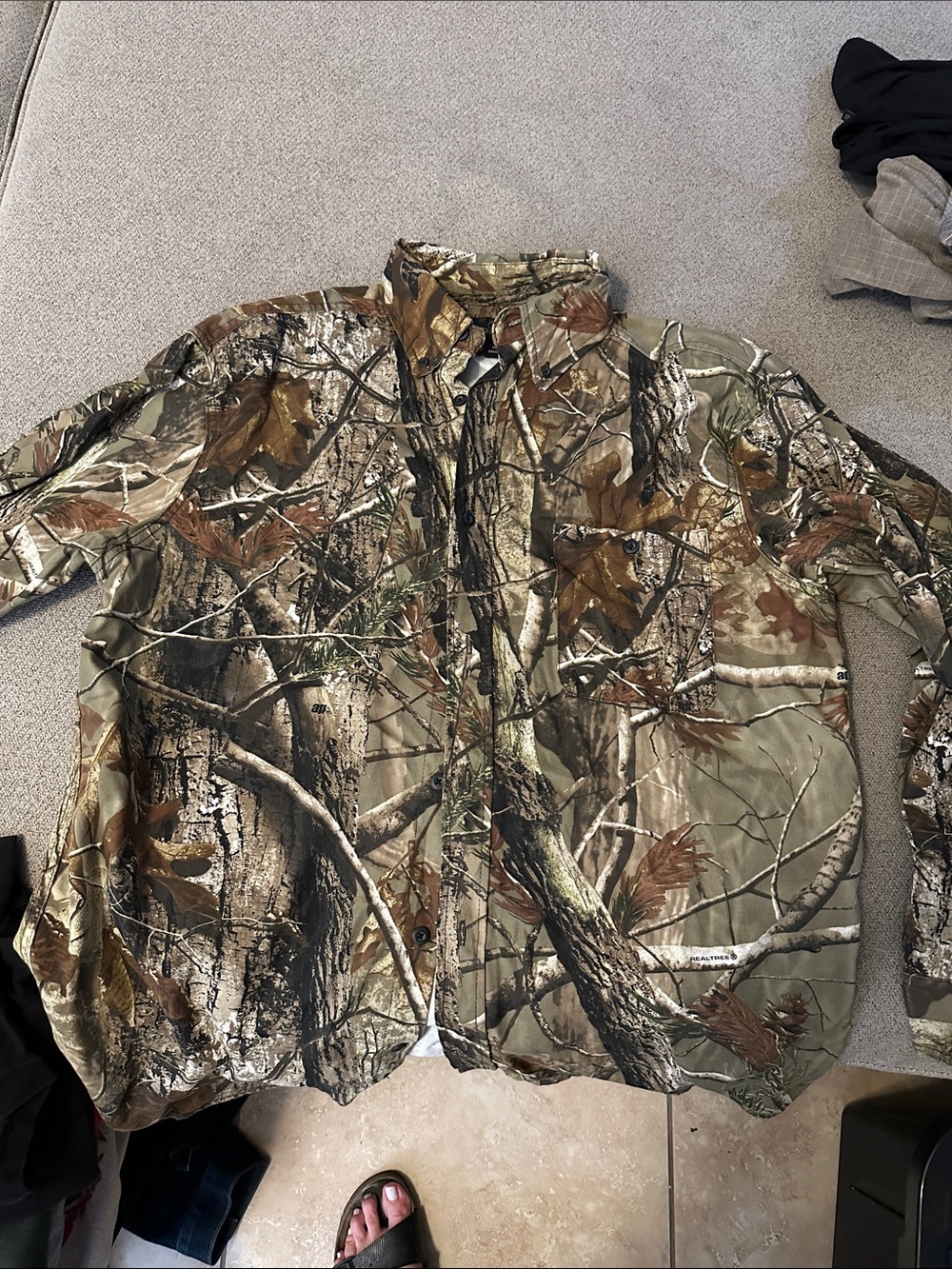 Classic Men's Realtree Camo Hunting long sleeved shirt Brown/Green